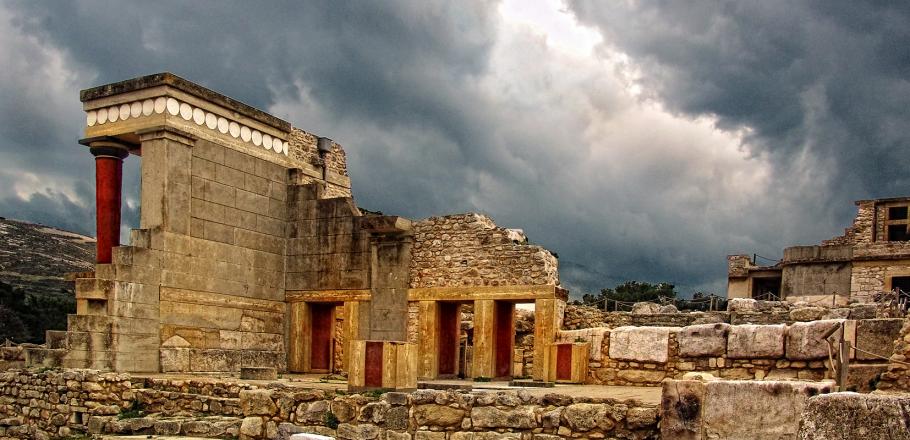 Σπάνιο φωτογραφικό υλικό από τις πρώτες ανασκαφές του Έβανς στο παλάτι της Κνωσού